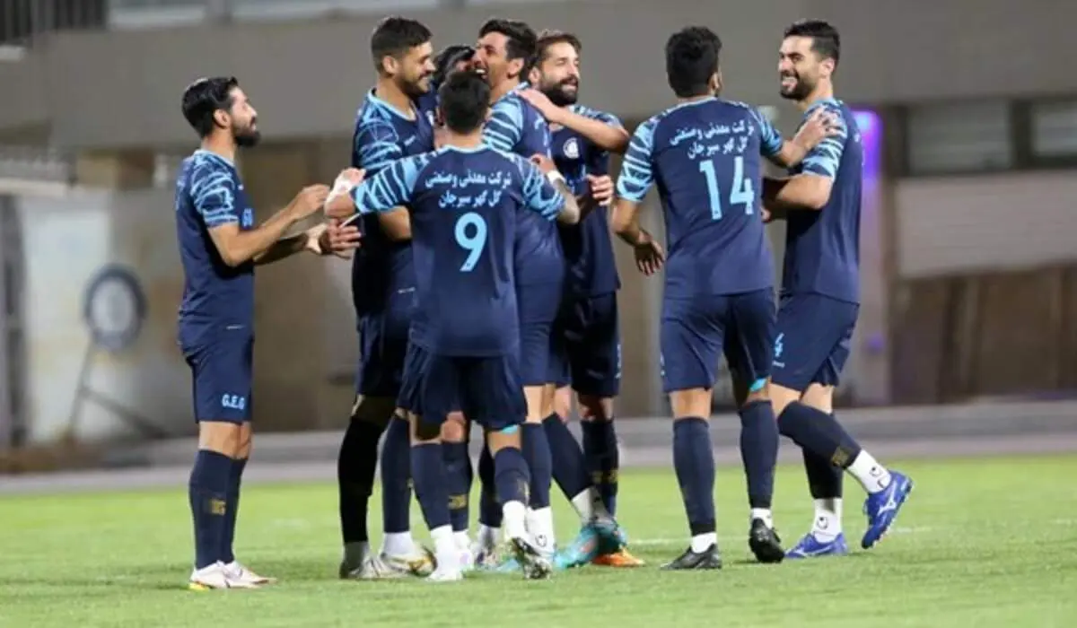 خلاصه بازی گل گهر ۳ - ذوب آهن ۲؛ گل‌گهر برای رتبه چهارم به آب و آتش زد + فیلم