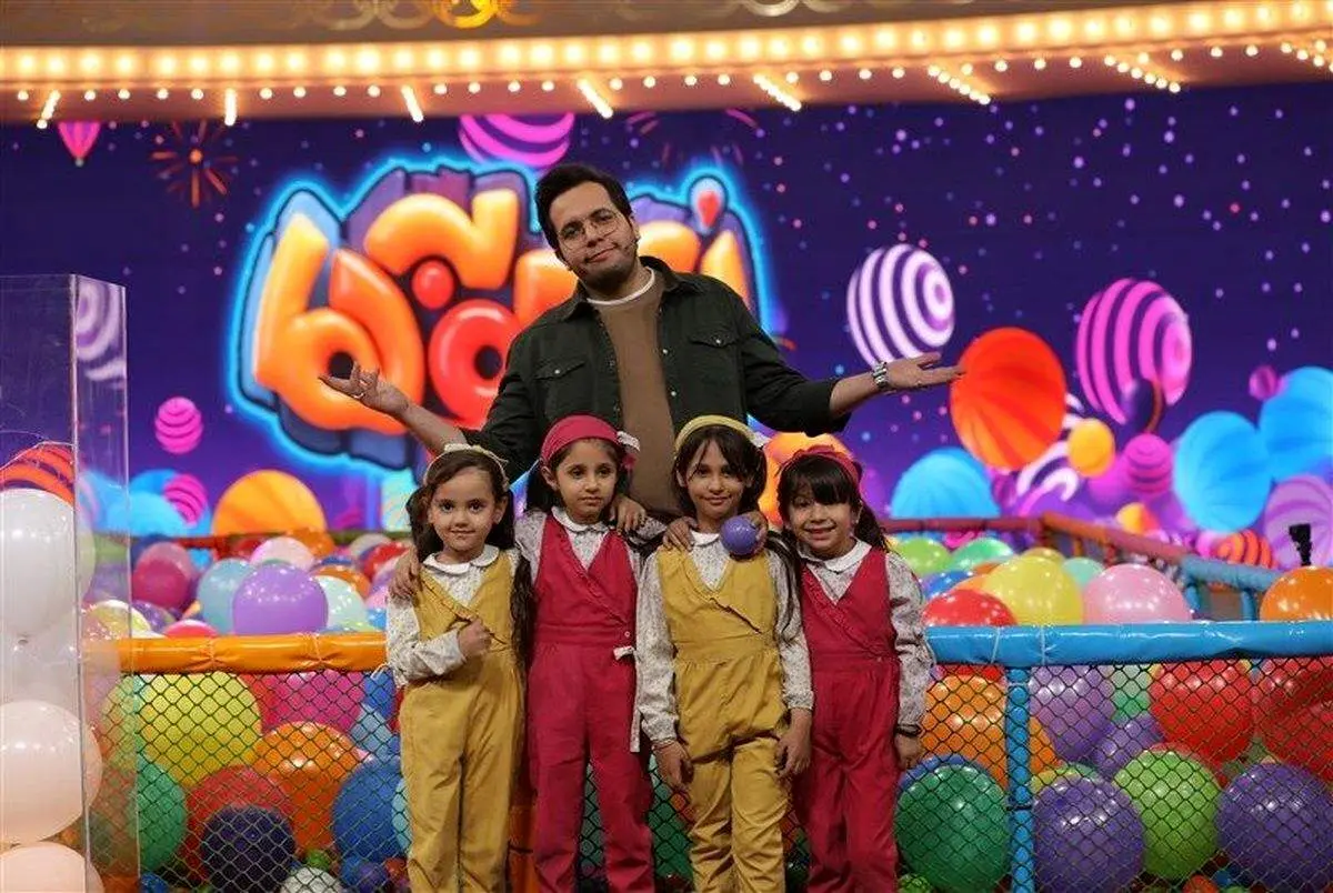 مجری برنامه اعجوبه ها عزادار شد + عکس