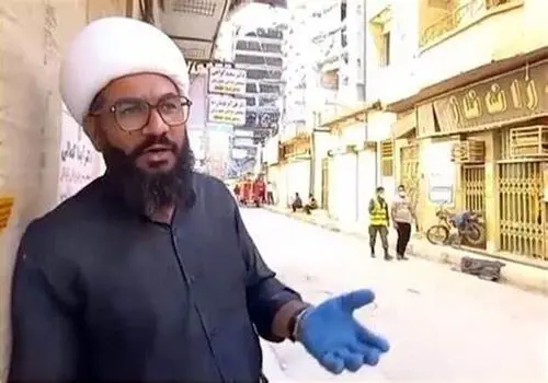 ظاهری متفاوت از چند روحانی در مراسم تشیع پیکر یک شهید/عکس