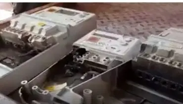 گرمای هوا در دهلران کنتورهای برق را ذوب کرد!+فیلم