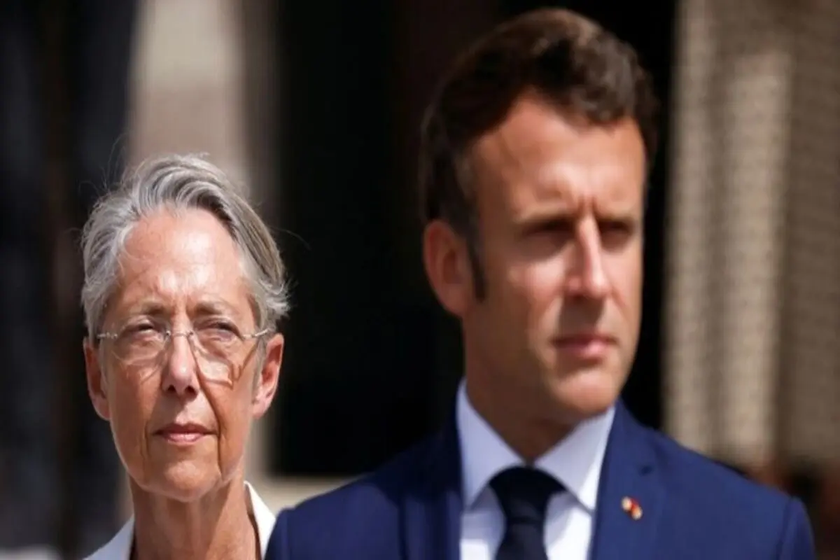 ماکرون استعفای نخست‌وزیر فرانسه را رد کرد