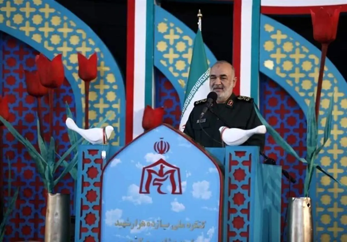 سرلشکر سلامی: دشمنِ عاجز به مشتی خیانتکار پناهنده روی آورده است