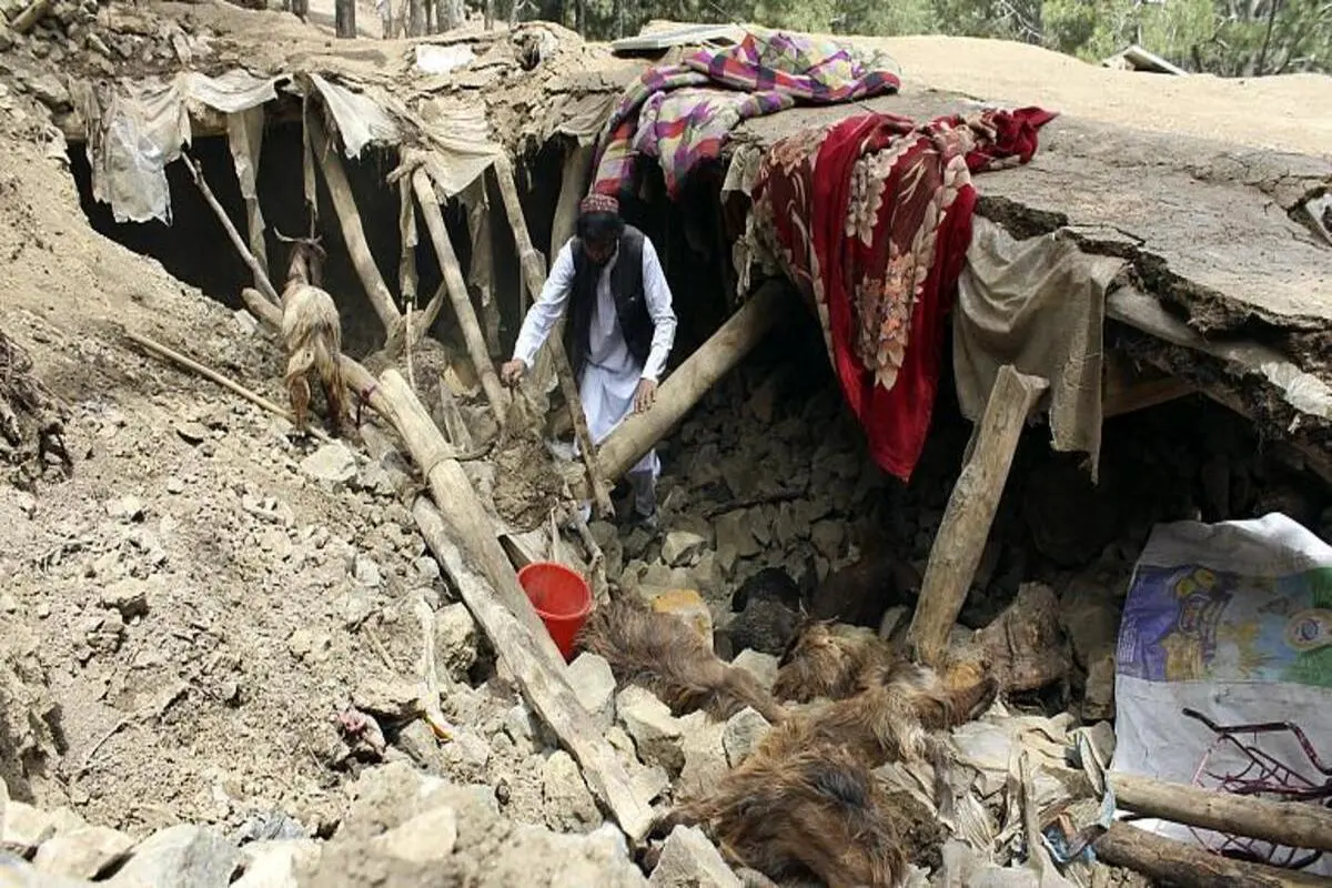 زلزله افغانستان؛ کشورها منتظر درخواست رسمی طالبان، بازماندگان مشغول آواربردای با دستان خالی + فیلم