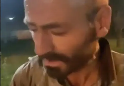 آوازخوانی پرحرارت هوادار روشن‌دل تراکتور در ورزشگاه + فیلم