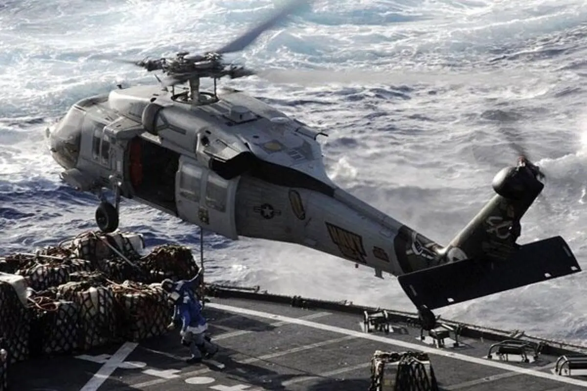 سقوط مرگبار هلیکوپتر نظامی آمریکا روی عرشه ناو هواپیمابر+ فیلم