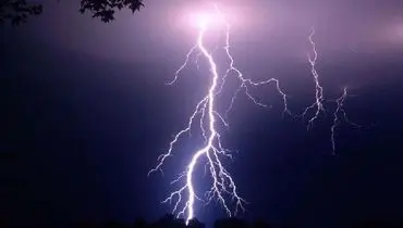 برخورد صاعقه با یک خودرو در حال حرکت در آمریکا+ فیلم