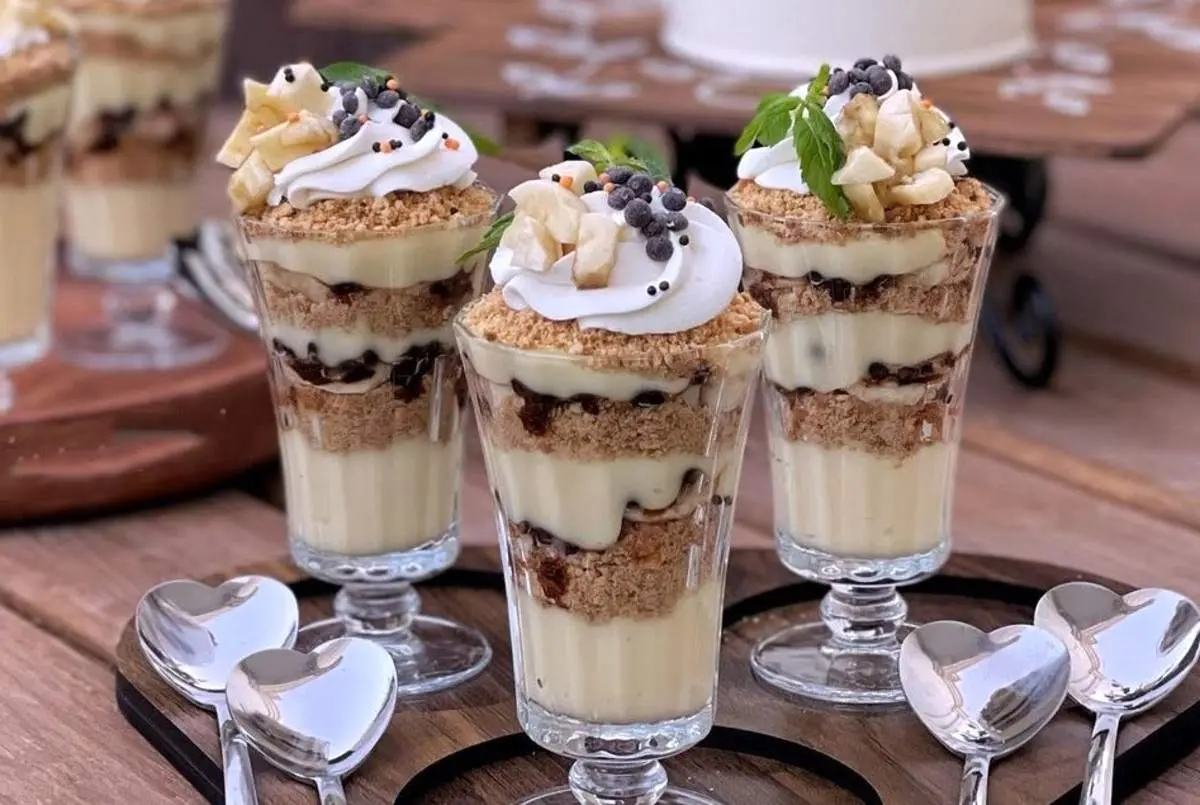 طرز تهیه دسر پارافه موز شیک و ساده برای مهمانی با بیسکویت پتی بور