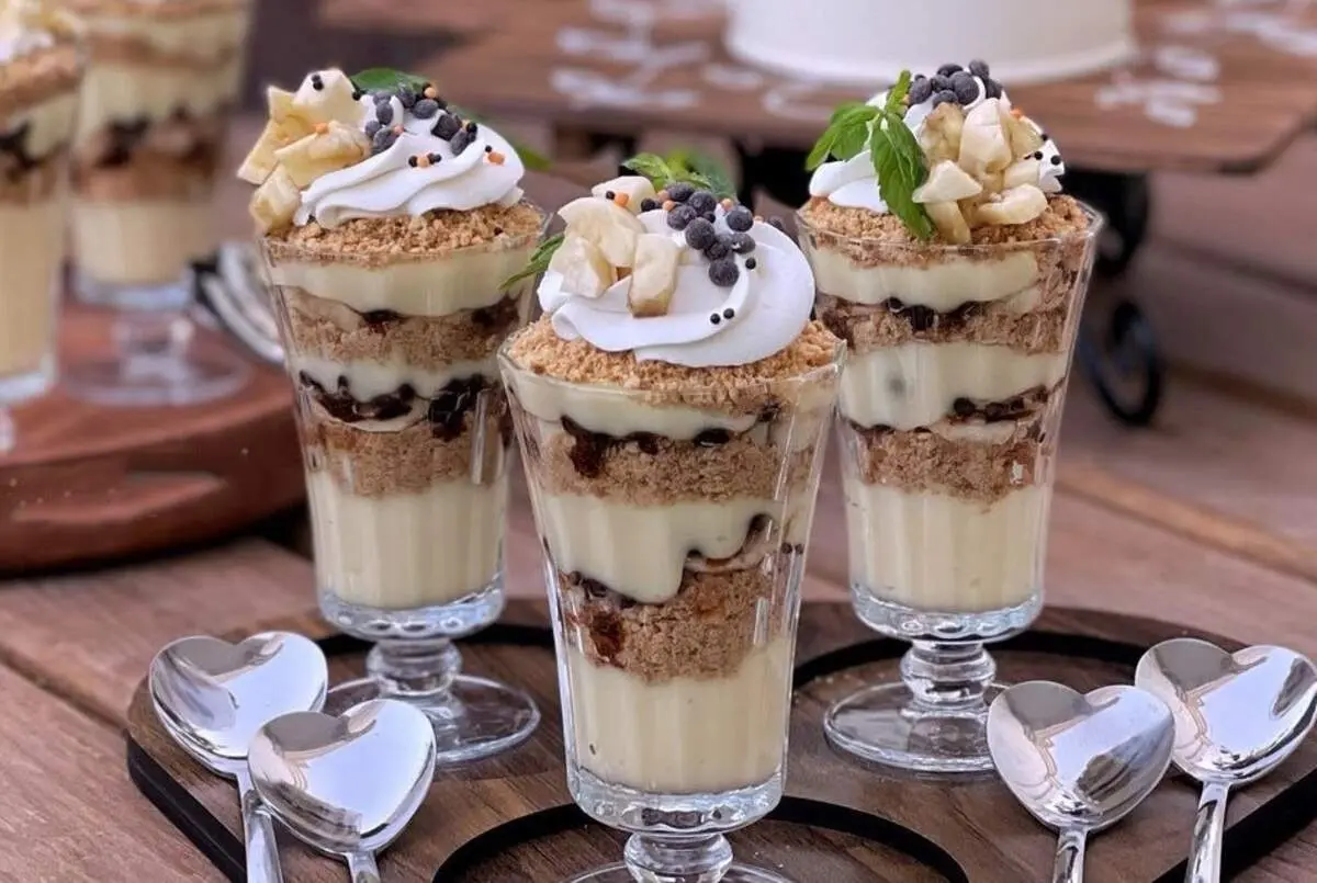 طرز تهیه دسر پارافه موز شیک و ساده برای مهمانی با بیسکویت پتی بور