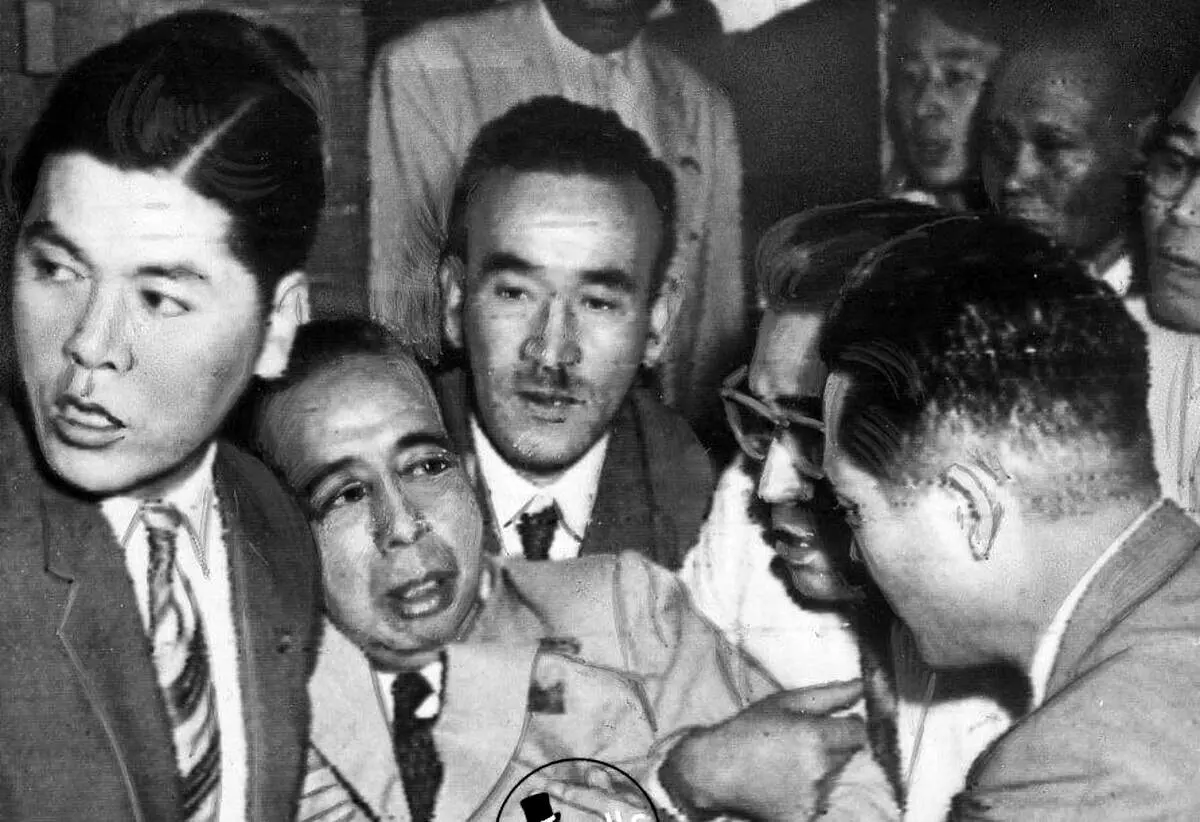 تکرار تاریخ؛ تصاویری زیرخاکی از لحظه ترور پدربزرگ شینزو آبه در سال ۱۹۶۰ + فیلم