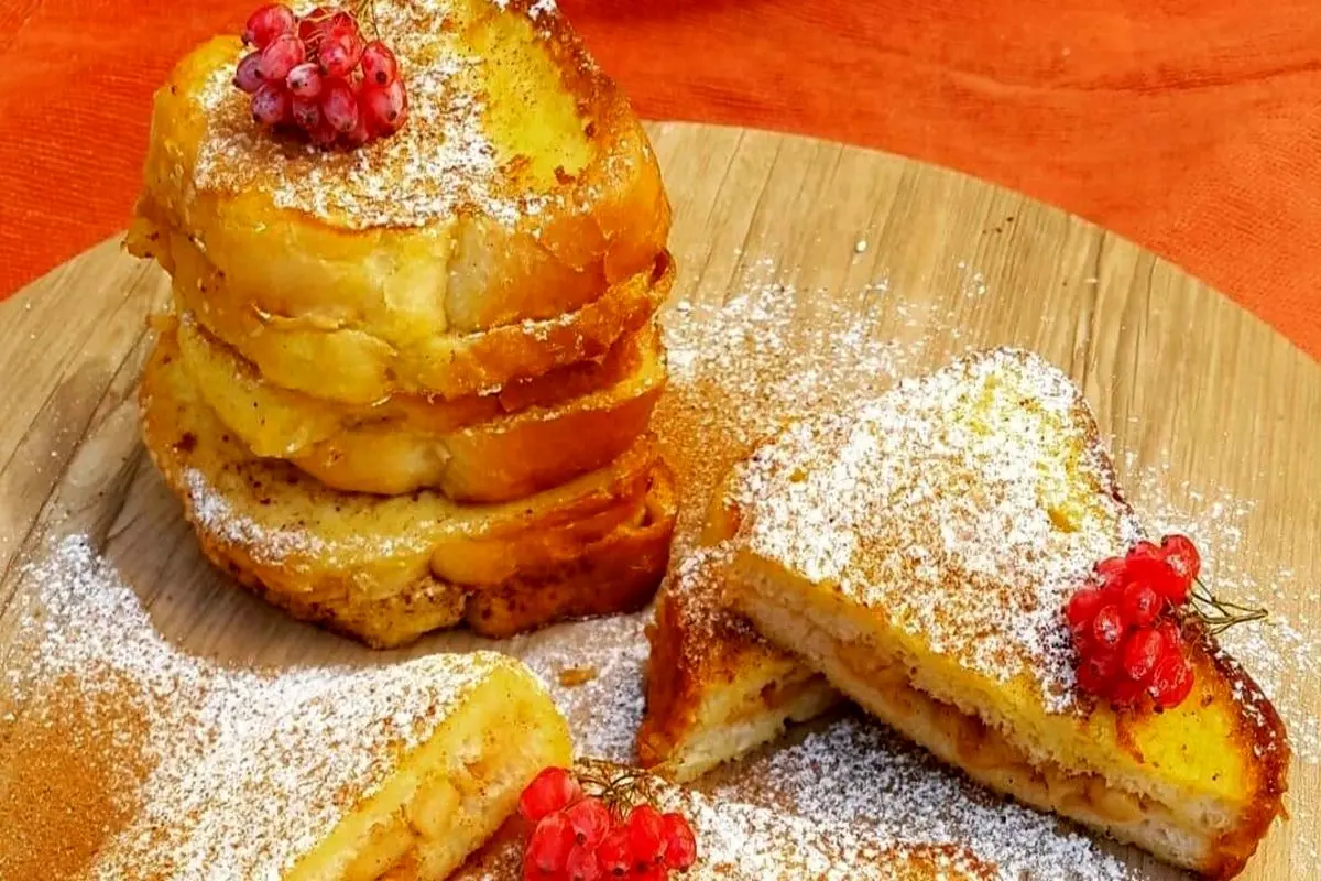 طرز تهیه فرنچ تست سیب و دارچین با طعم فوق العاده خوشمزه در تابه