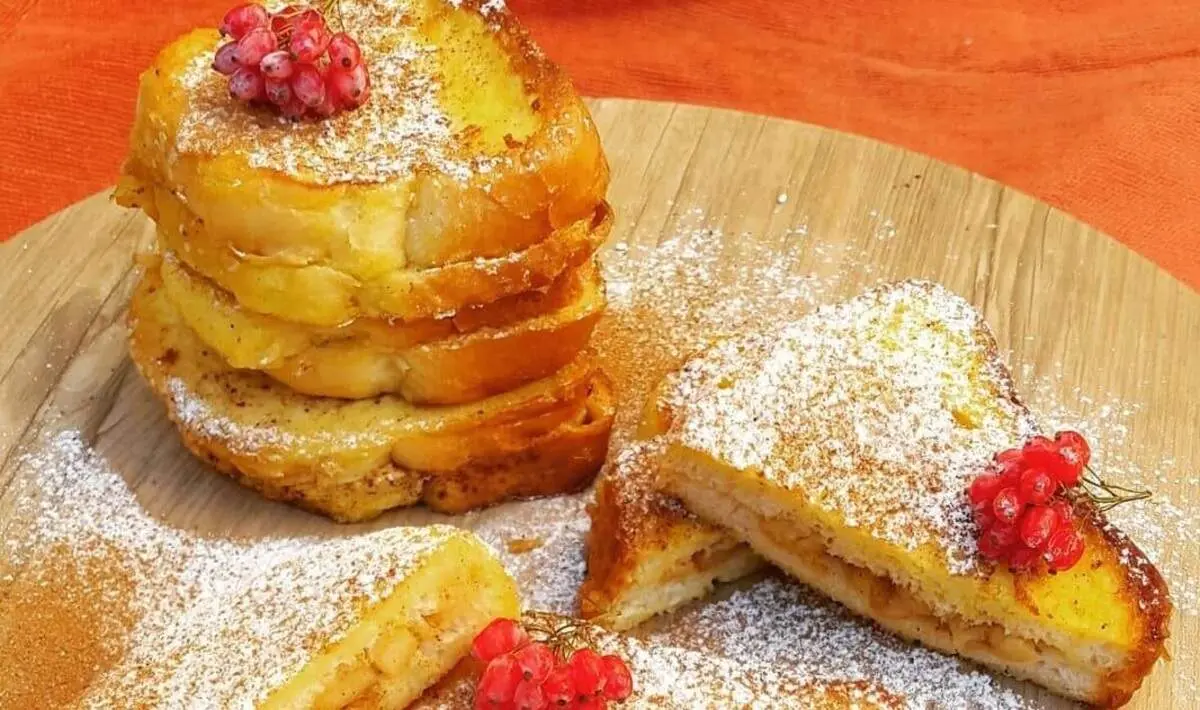 طرز تهیه فرنچ تست سیب و دارچین با طعم فوق العاده خوشمزه در تابه