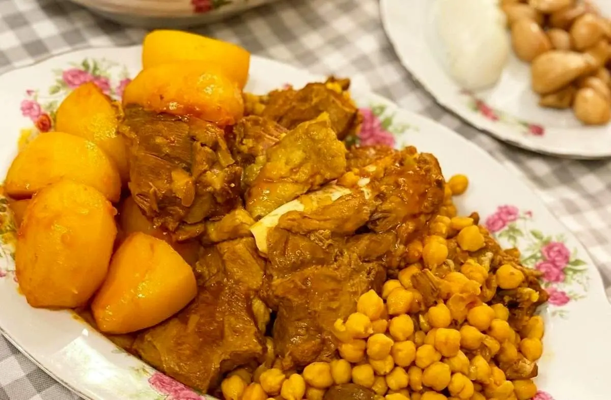 طرز تهیه آبگوشت ترکی با نخود و سبزی معطر لذیذ و مجلسی در قابلمه