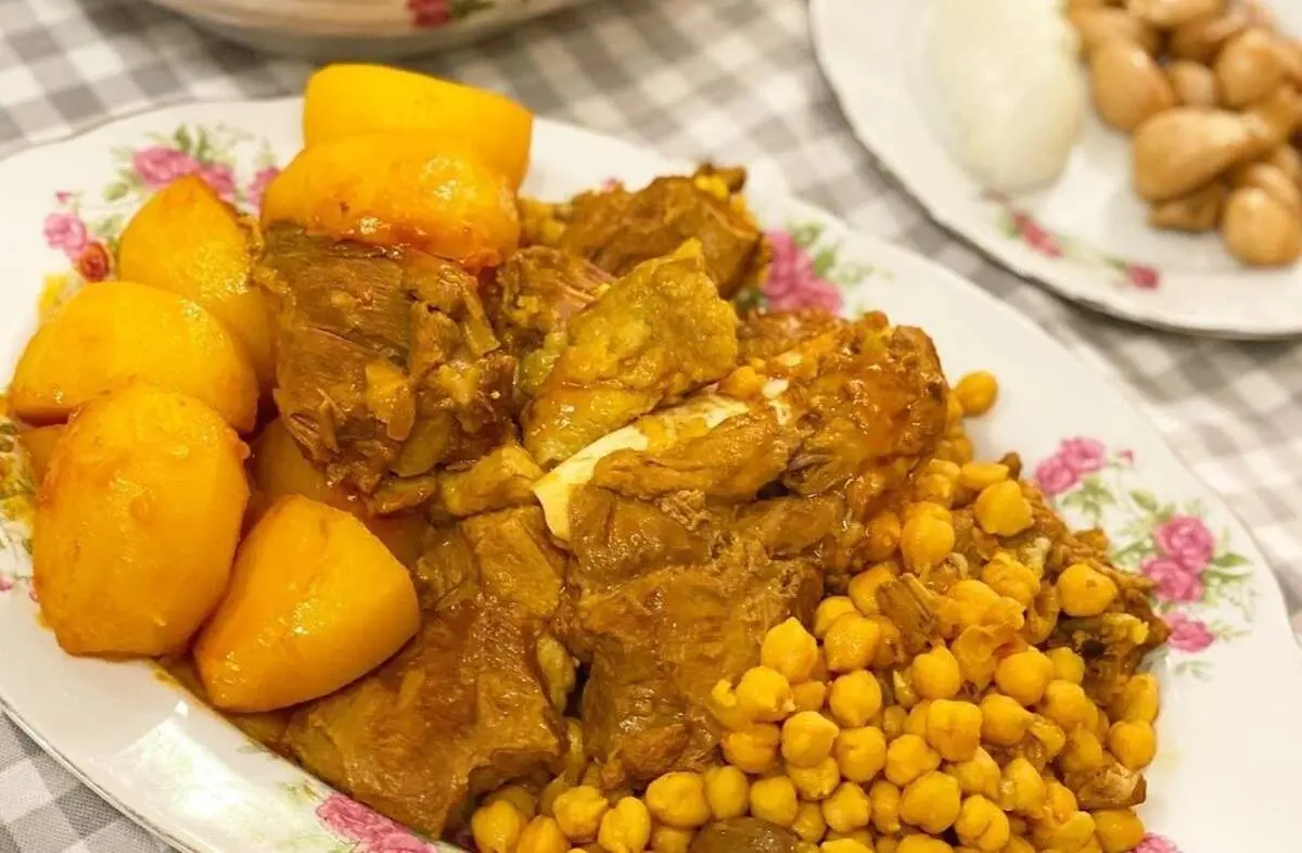 طرز تهیه آبگوشت ترکی با نخود و سبزی معطر لذیذ و مجلسی در قابلمه