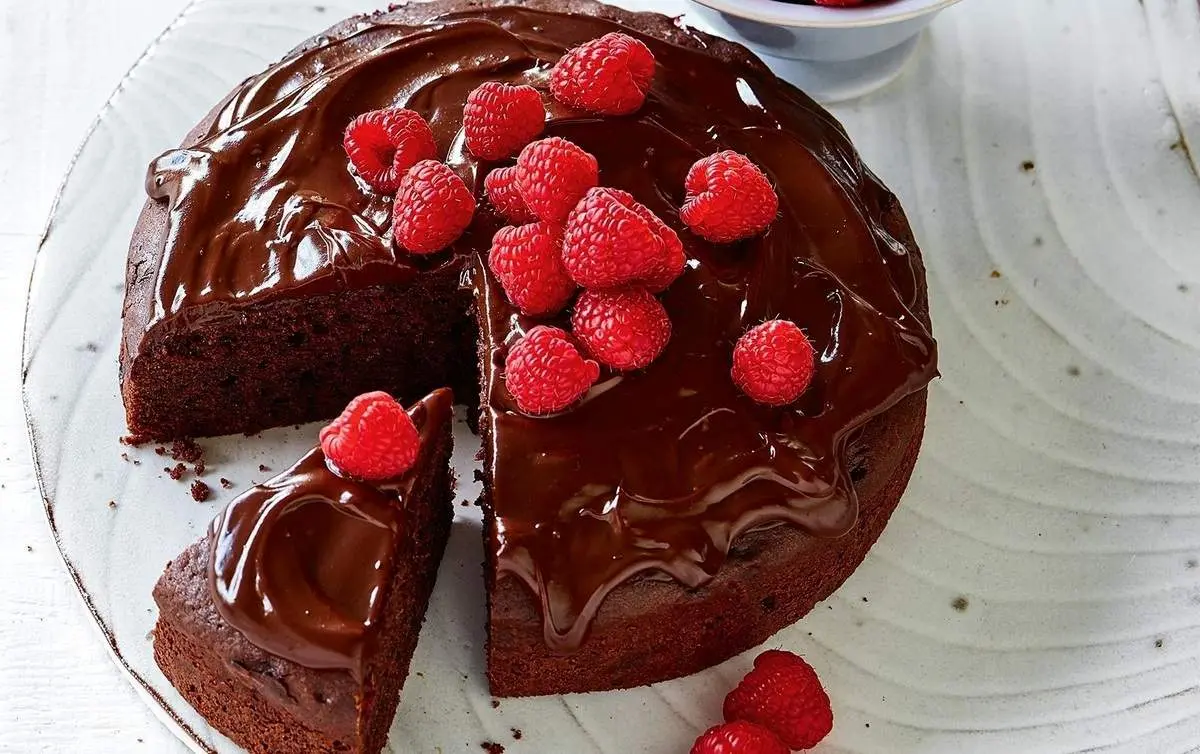 طرز تهیه کیک شکلاتی خیس با قابلمه حرفه‌ای و خوشمزه