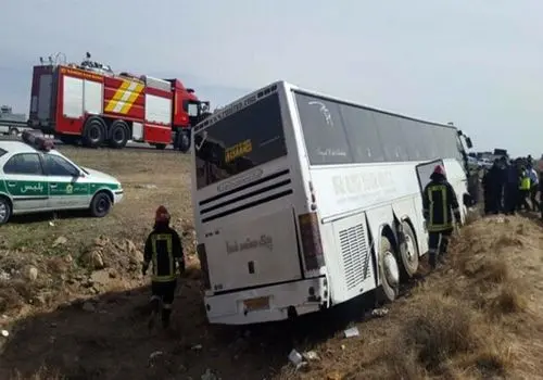  واژگونی اتوبوس در جاده سمنان با ۲۶ مصدوم