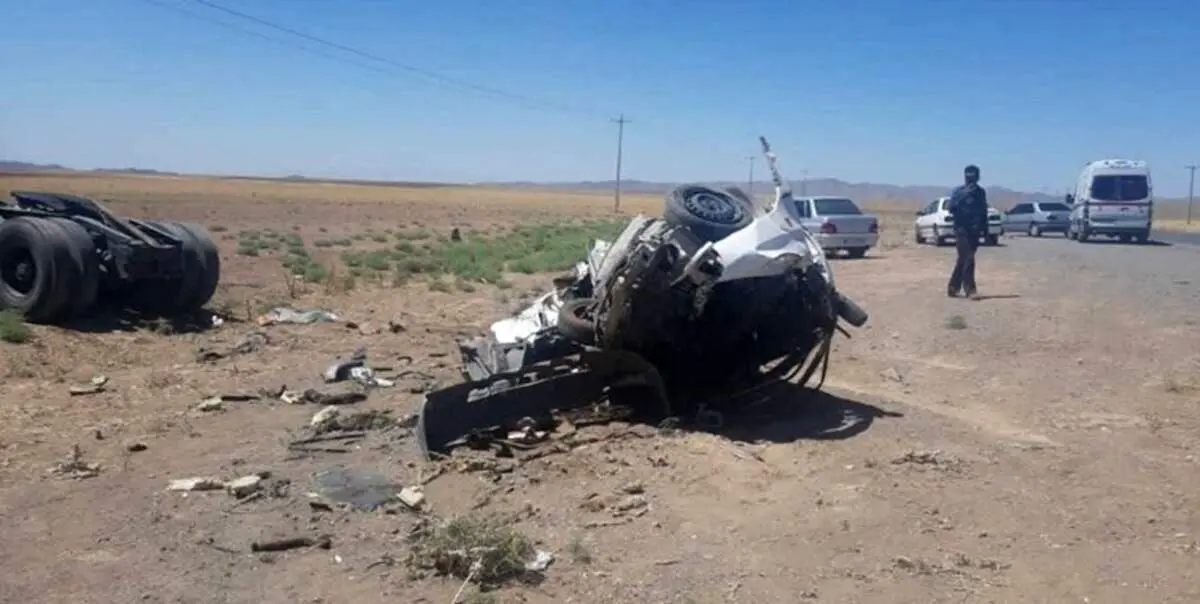 تصادف مرگبار و هولناک پراید با تریلی در جاده سبزوار + فیلم