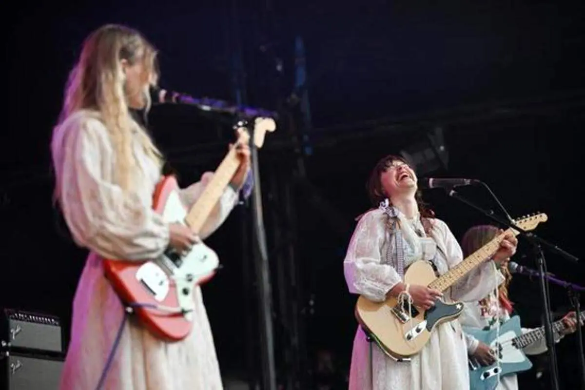 دیدنی های روز؛ از جشنواره سالانه در انگلیس تا اعتراضات جهانی به افزایش هزینه های زندگی