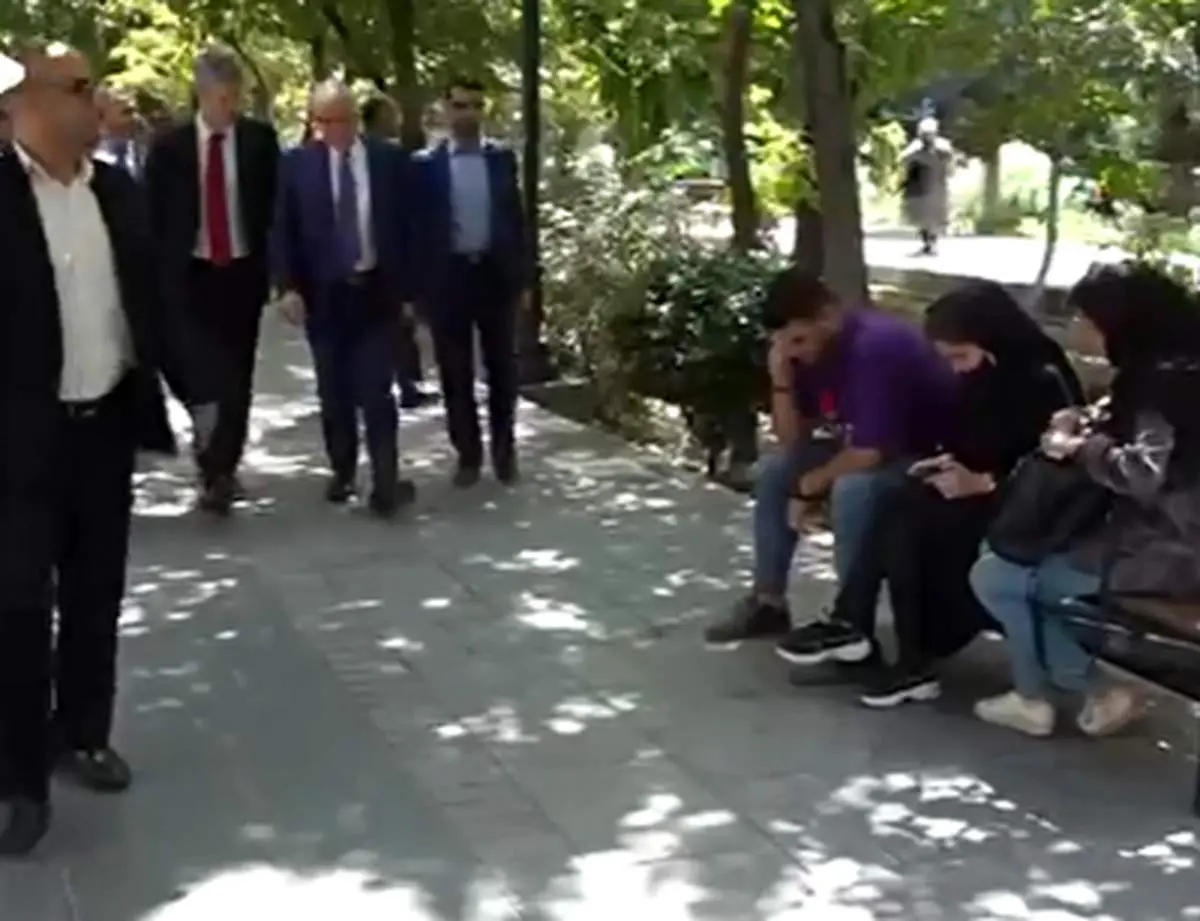گشت و گذار مرد استراتژیک برجام در تهران+فیلم