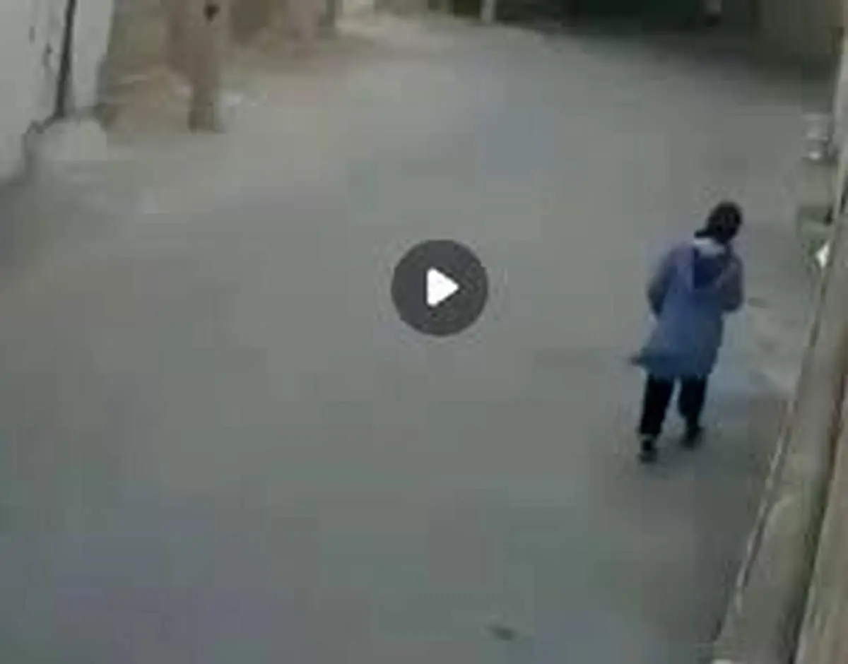زورگیری گوشی از یک دختر در حال عبور از کوچه ای در دزفول + فیلم