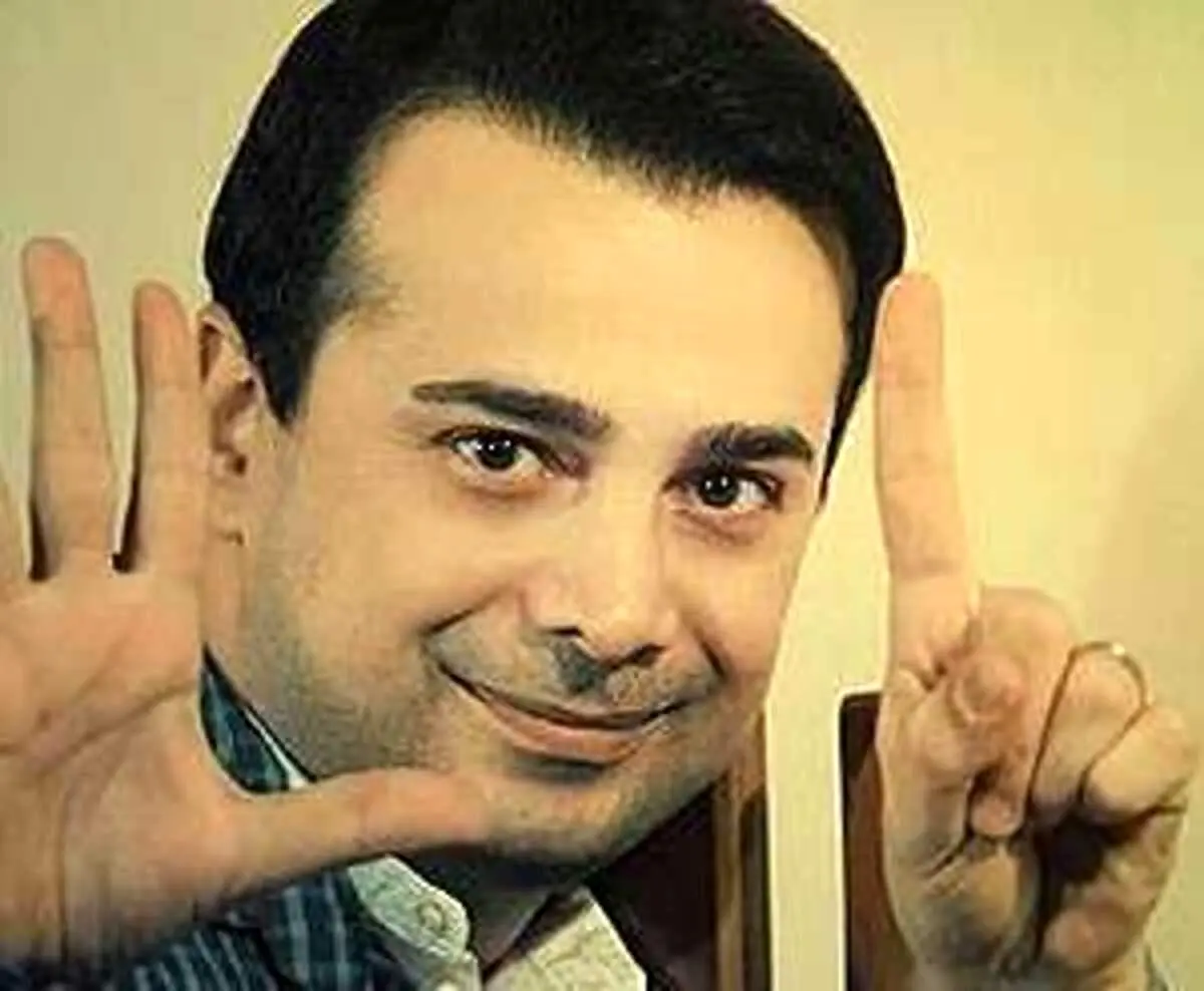 چهره شکسته سپند امیرسلیمانی بر سر مزار مرحوم مهرداد میناوند+ عکس