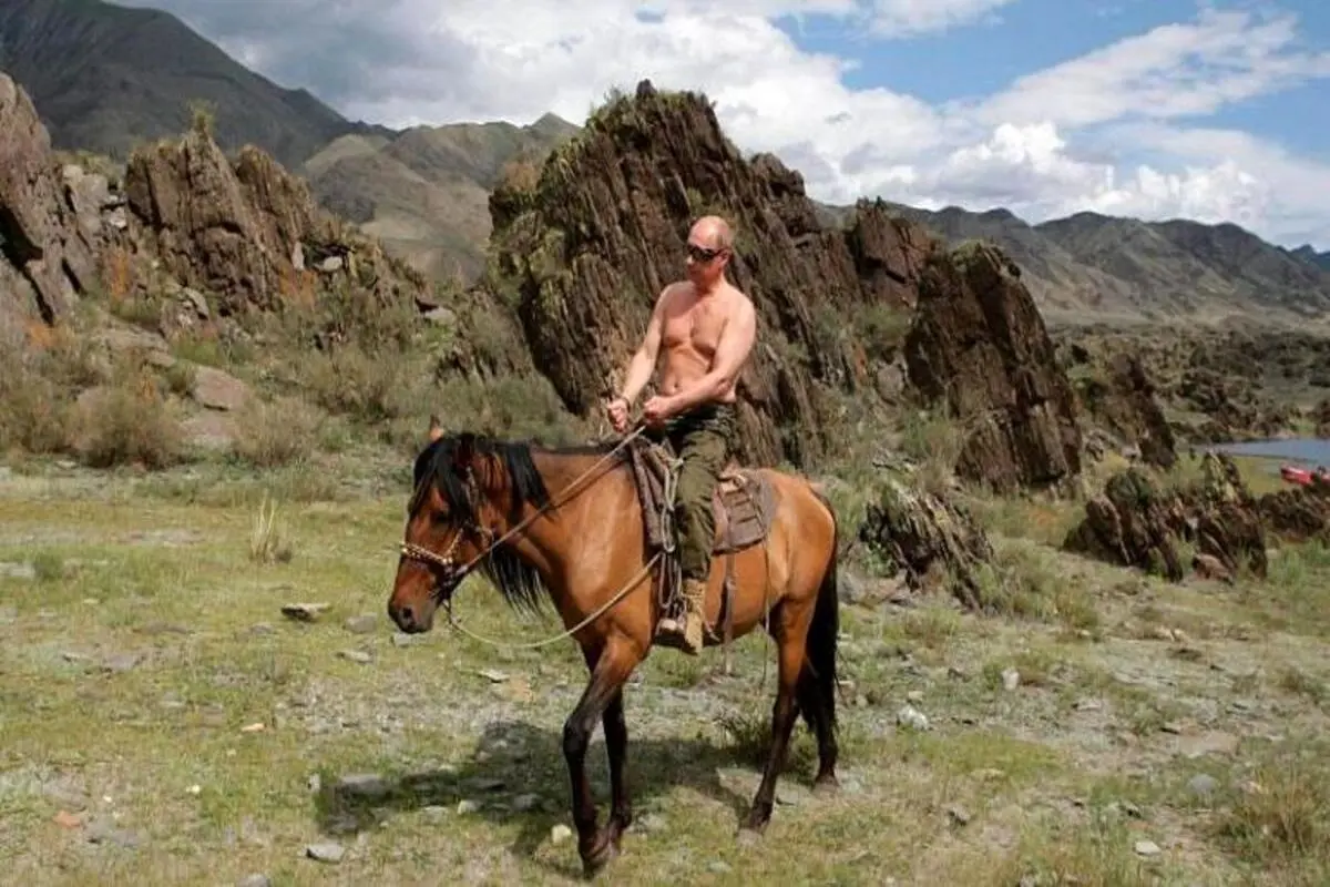 واکنش پوتین به طعنه رهبران گروه ۷ به عکس بالاتنه برهنه‌اش