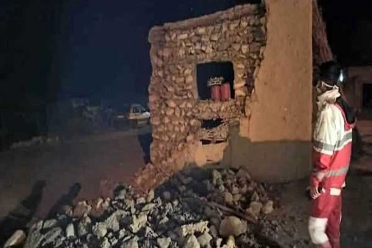وقوع سه زلزله شدید بالای ۶ ریشتر در هرمزگان /تخریب ۱۰۰ درصدی صد‌ها منزل در بخش مهران بندرلنگه/تماس تلفنی قالیباف با وزیر کشور برای پیگیری وضعیت مردم زلزله‌زده  + فیلم و تصاویر