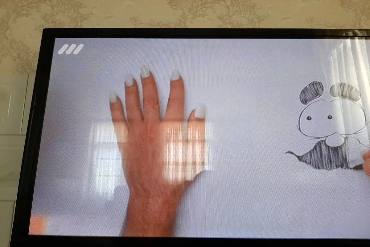 تقبیح کاشت ناخن با استفاده از مدل مرد در صدا و سیما!+فیلم