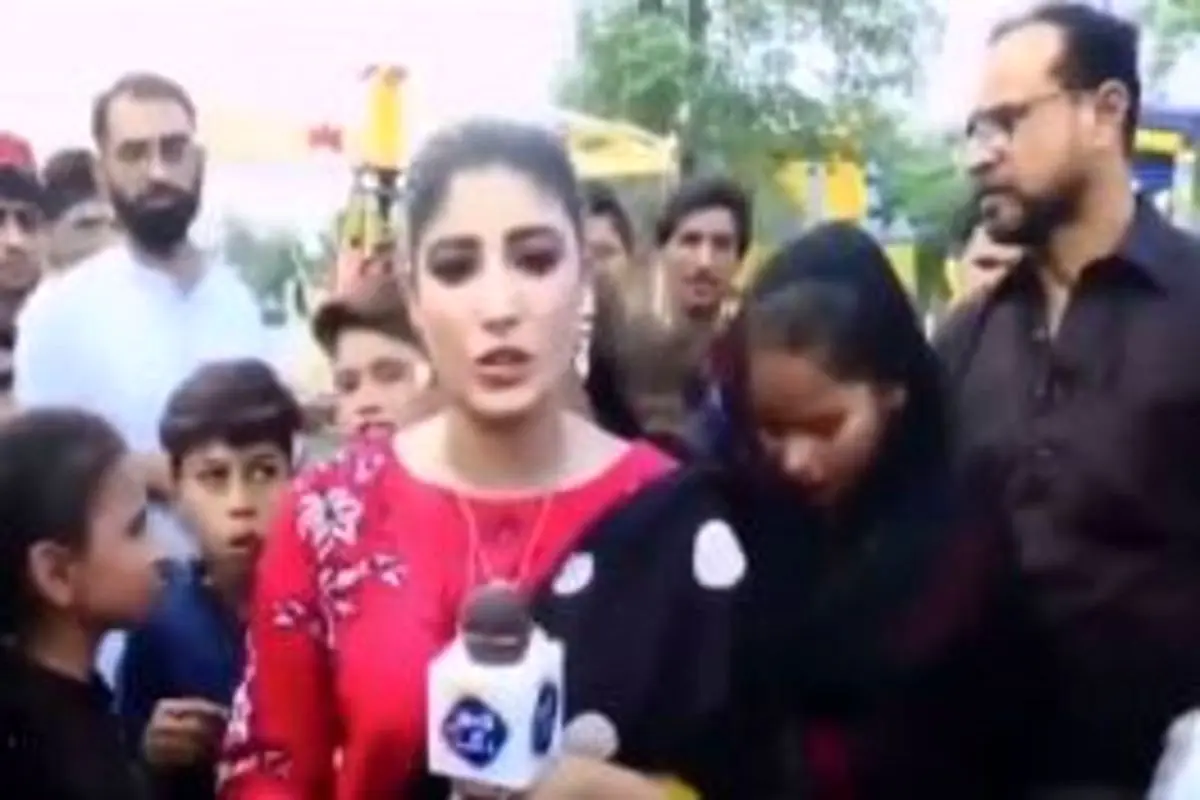 لحظه سیلی زدن محکم گزارشگر زن پاکستانی به صورت یک نوجوان+ فیلم
