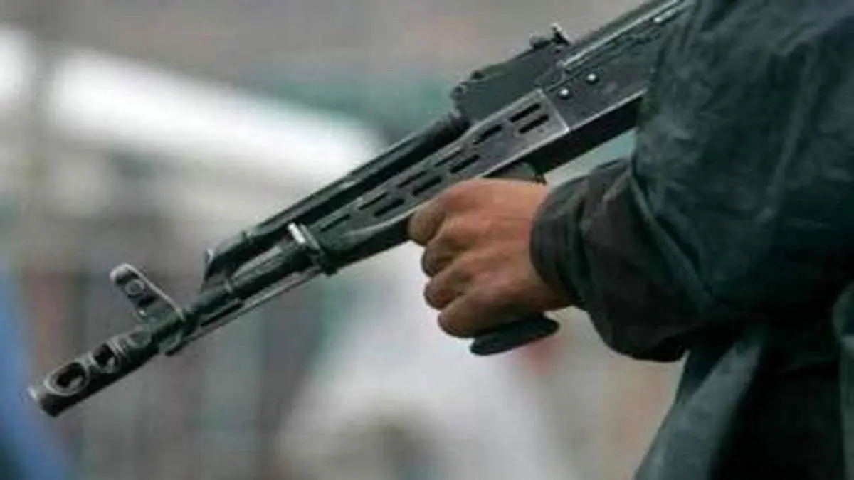 لحظات ترسناک حمله مسلحانه به اتوبوس مسافربری اهواز؛ سارقان دستگیر شدند + فیلم