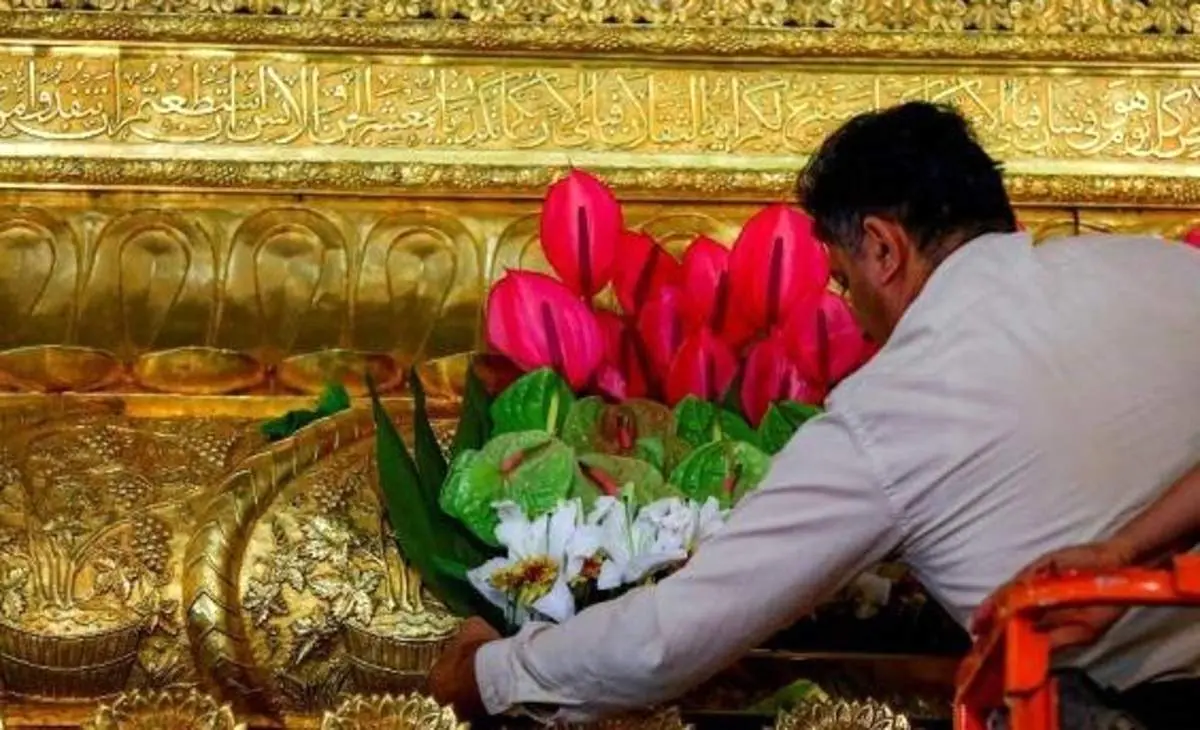 گل آرایی ضریح مطهر امام علی (ع)