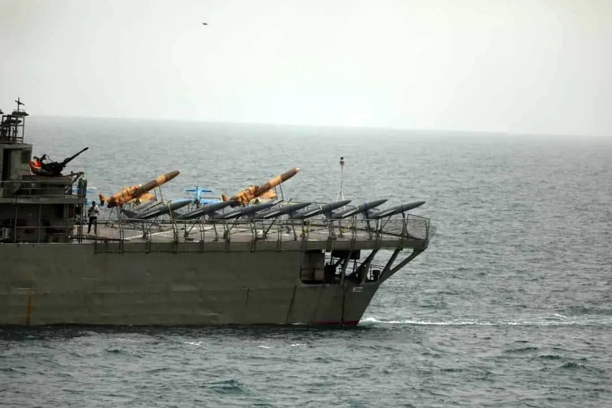 مقابله با تروریسم دریایی و کنترل ناامنی‌ ها بزرگترین هدف ایران از ساخت ناودسته های پهپادبر