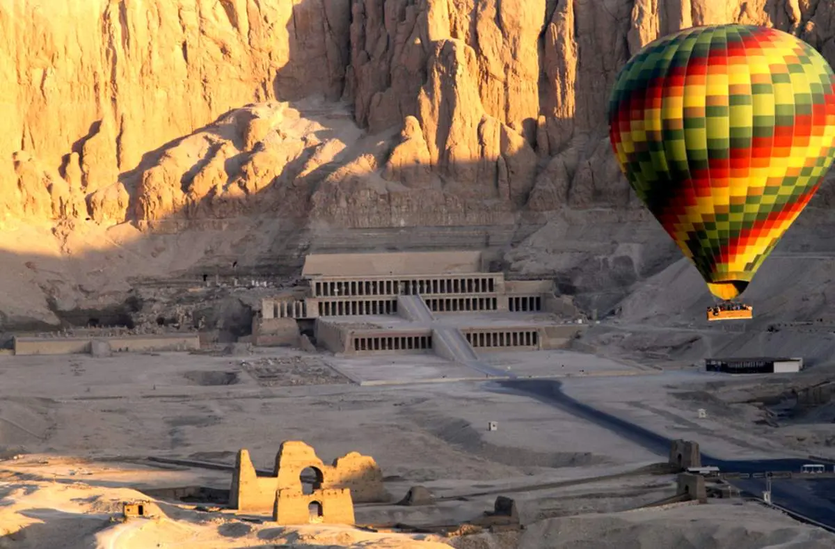 سقوط وحشتناک بالن گردشگران در مصر!+ فیلم