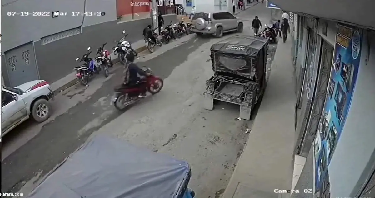 زیر گرفتن یک موتورسوار توسط خودروی شاسی بلند+ فیلم