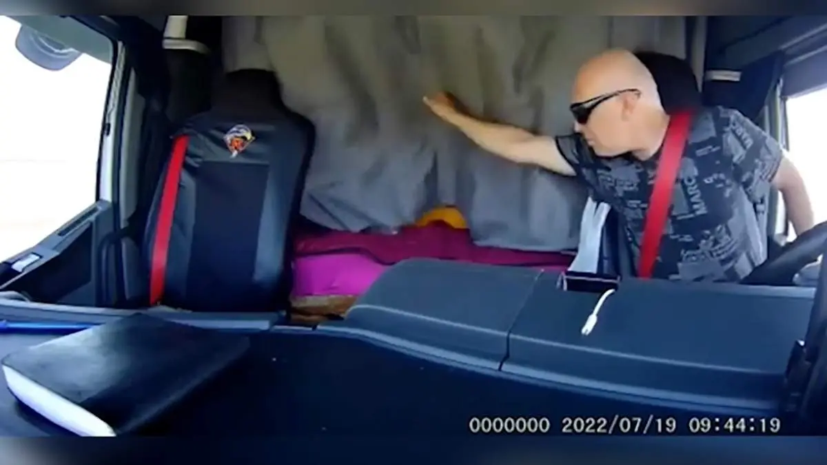 ساندویچ خوردن بی موقع  راننده کامیون و تصادف+فیلم