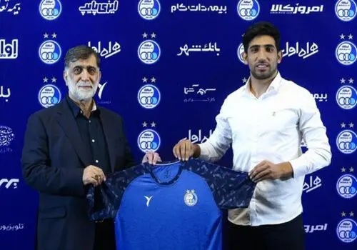 وریا غفوری به استقلال میگردد؟