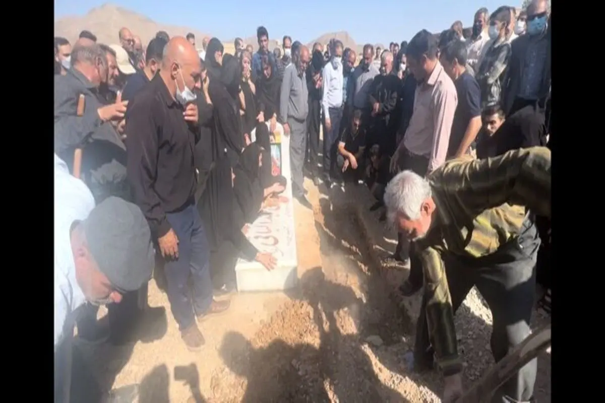 تصاویری از خاکسپاری مجید عبدالباقی کنار مالک متروپل | شیون مادر برادران عبدالباقی + فیلم
