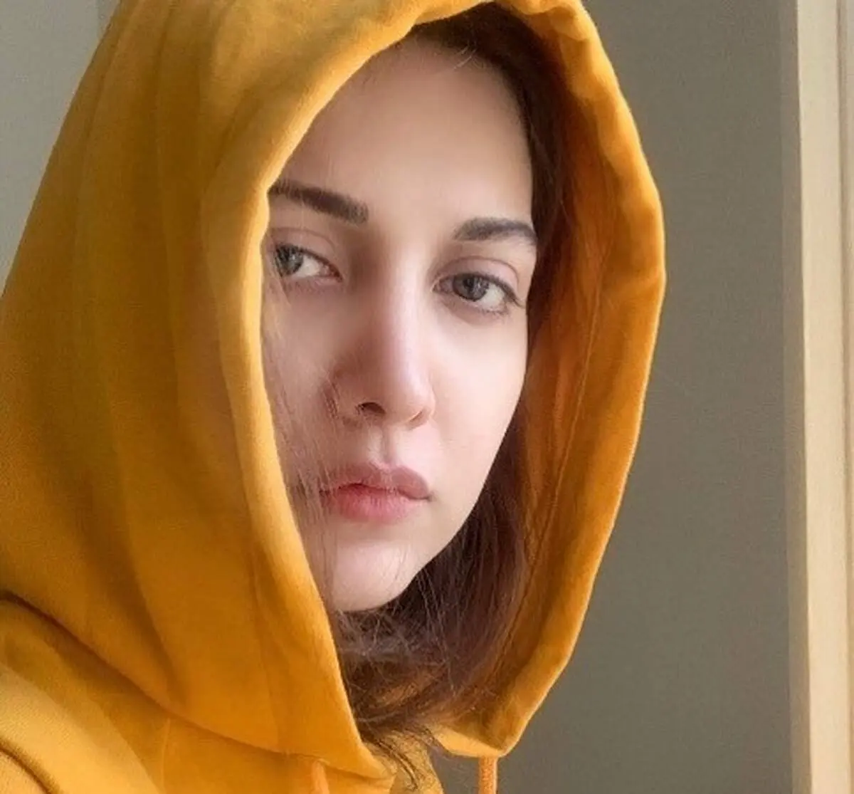 چهره متفاوت روشنک گرامی با چادر+ عکس
