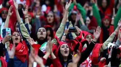 حمله سپاهانی ها با سنگ به هواداران زن پرسپولیس!+ فیلم