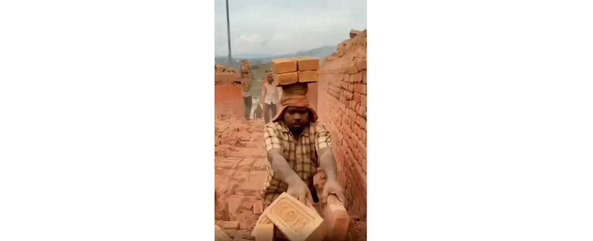 کار سخت و مهارت مثال زدنی این کارگر+فیلم