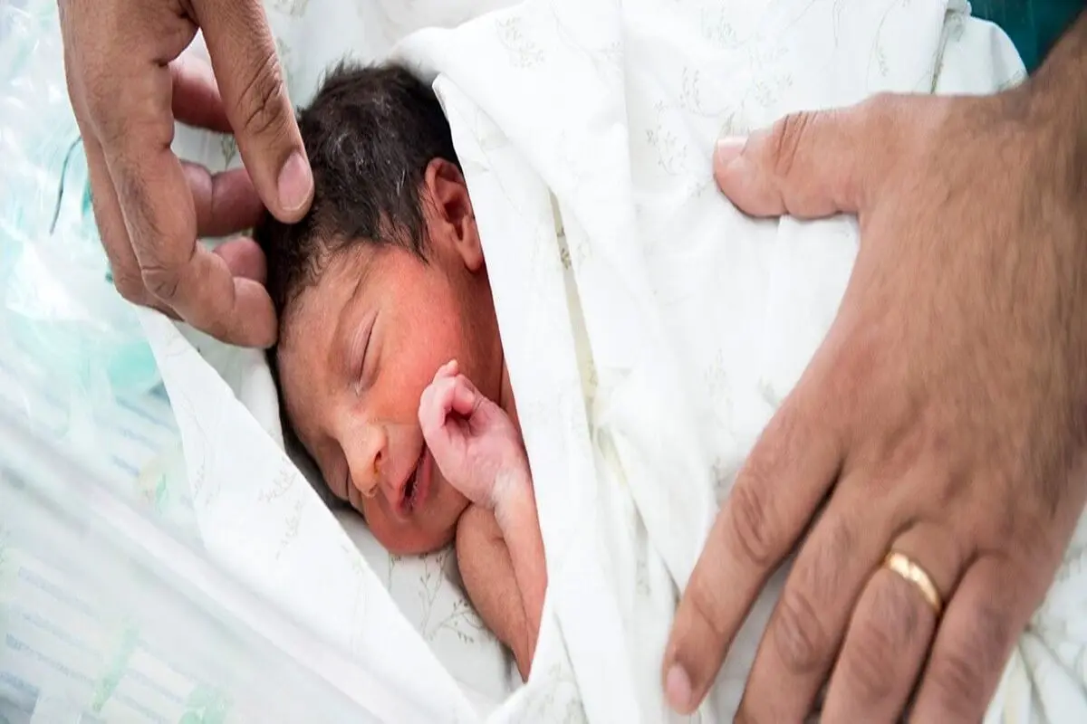 تولد نوزادی با ۲۴ انگشت در بغداد+ عکس