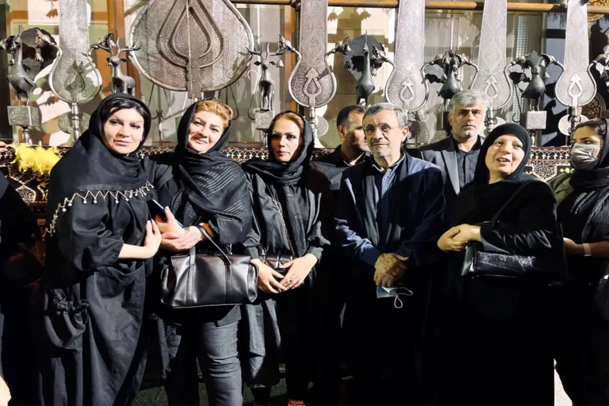 خبر ساز شدن حرف‌ های درگوشی احمدی‌ نژاد با یک زن!+ فیلم