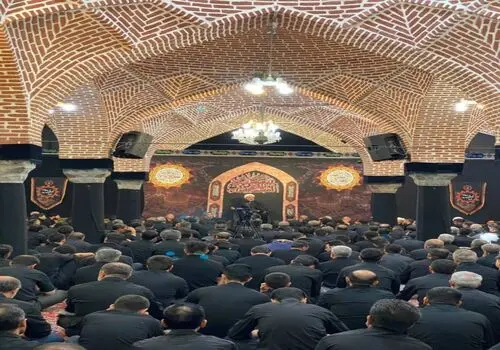 «محمد مصدق» در کنار دایی اش، عبدالحسین میرزا فرمانفرما