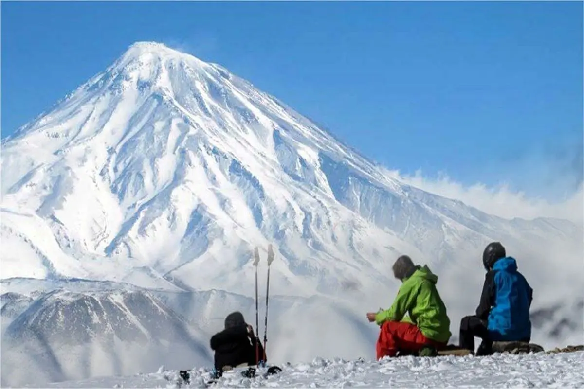 سقوط وحشتناک دو کوهنورد در یخچال یخار قله دماوند+ فیلم