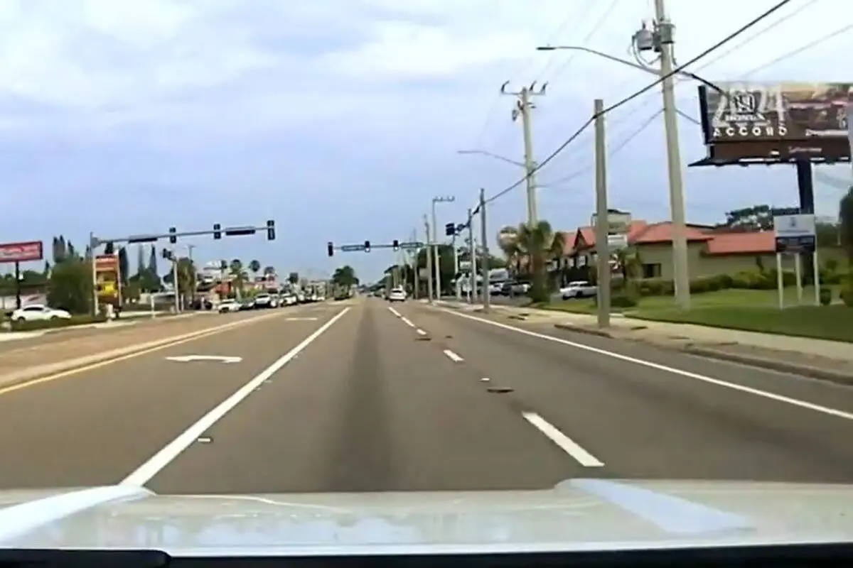 تصادف وحشتناک خودروی پلیس هنگام مأموریت+ فیلم