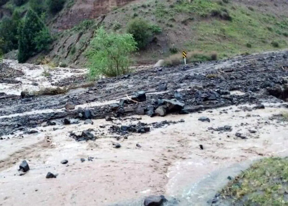 سیلاب سنگ در دماوند تهران+ فیلم