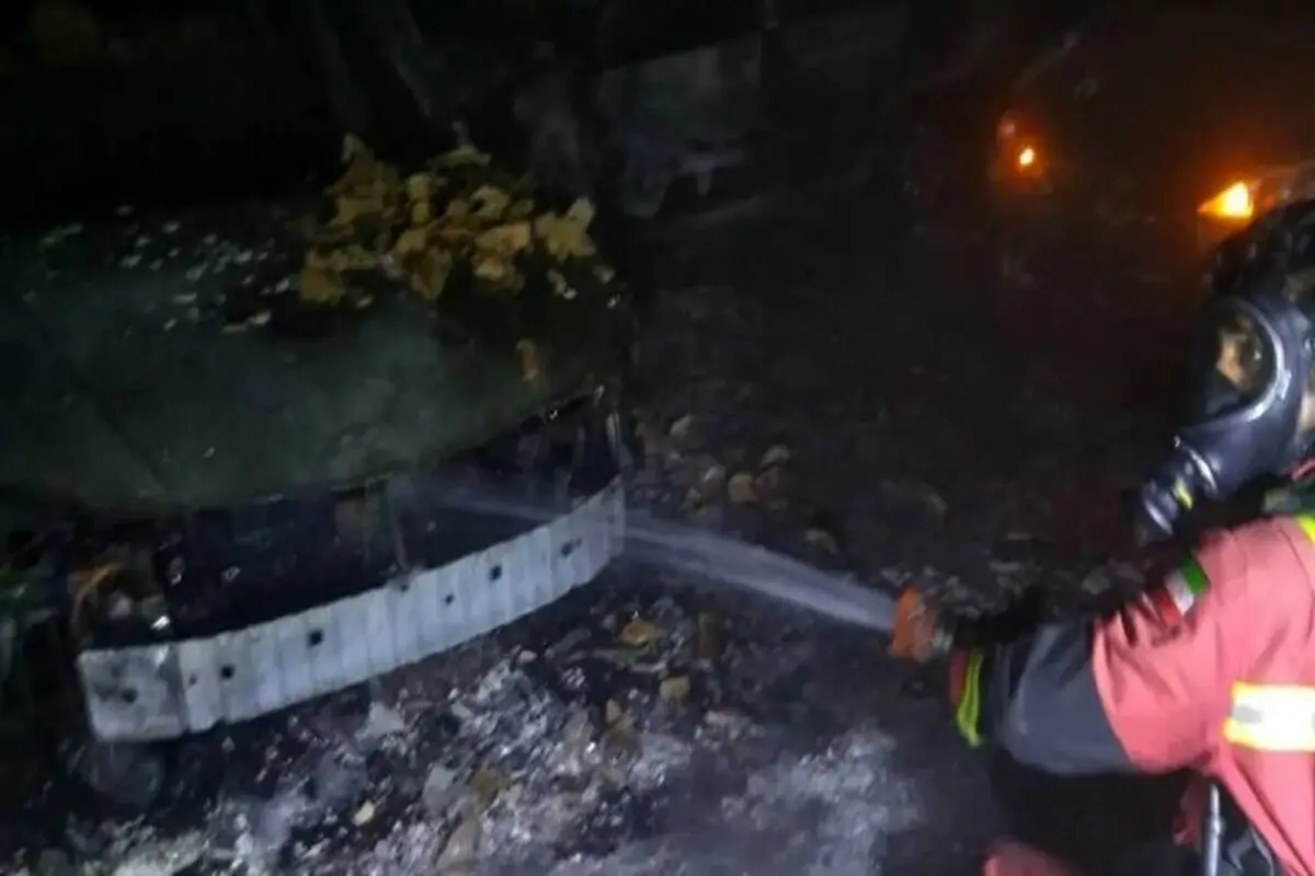 آتش سوزی ساختمان مسکونی ۷۰ واحدی در شهرک ولیعصر/ ۶۰ نفر نجات یافتند + فیلم