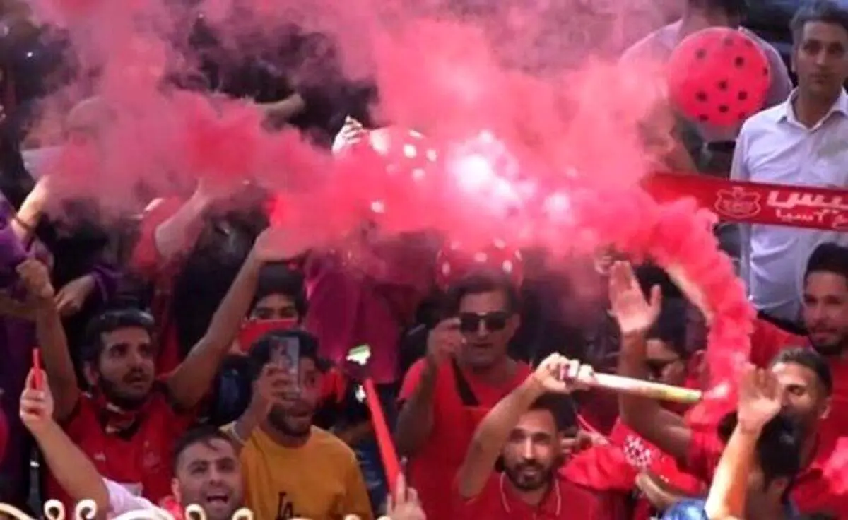 بدرقه کاروان پرسپولیس برای بازی با ذوب آهن + فیلم