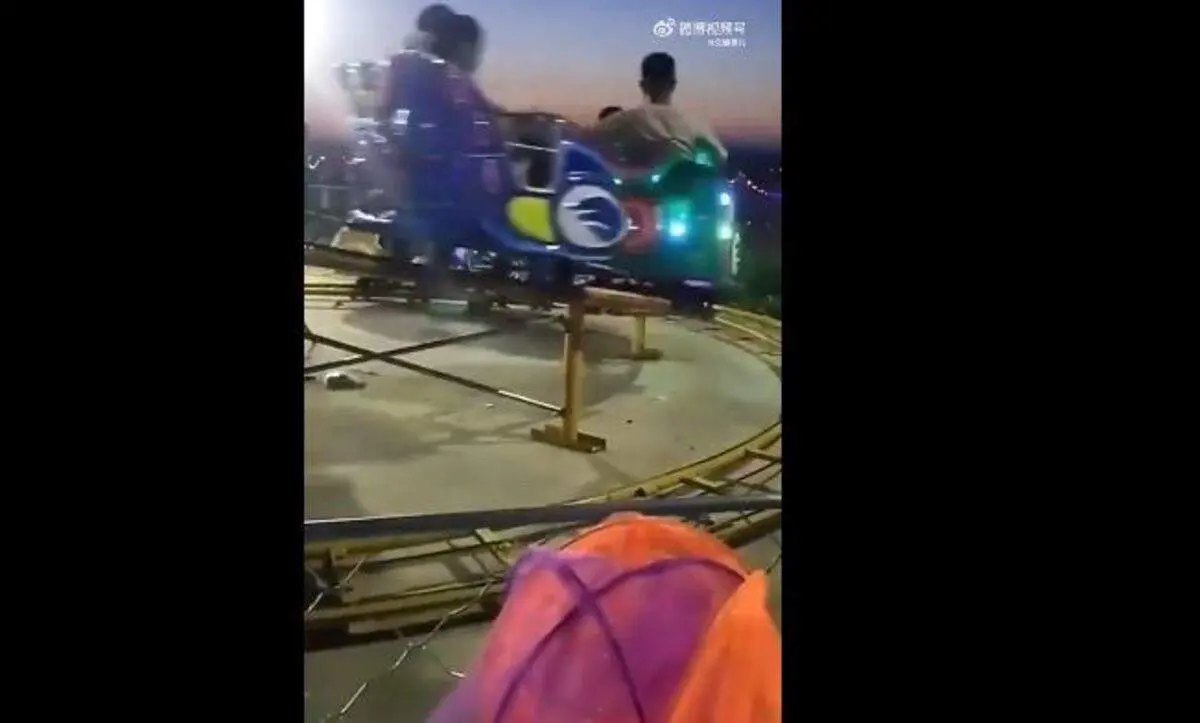 سقوط دلخراش مادر و کودک در شهربازی+ فیلم
