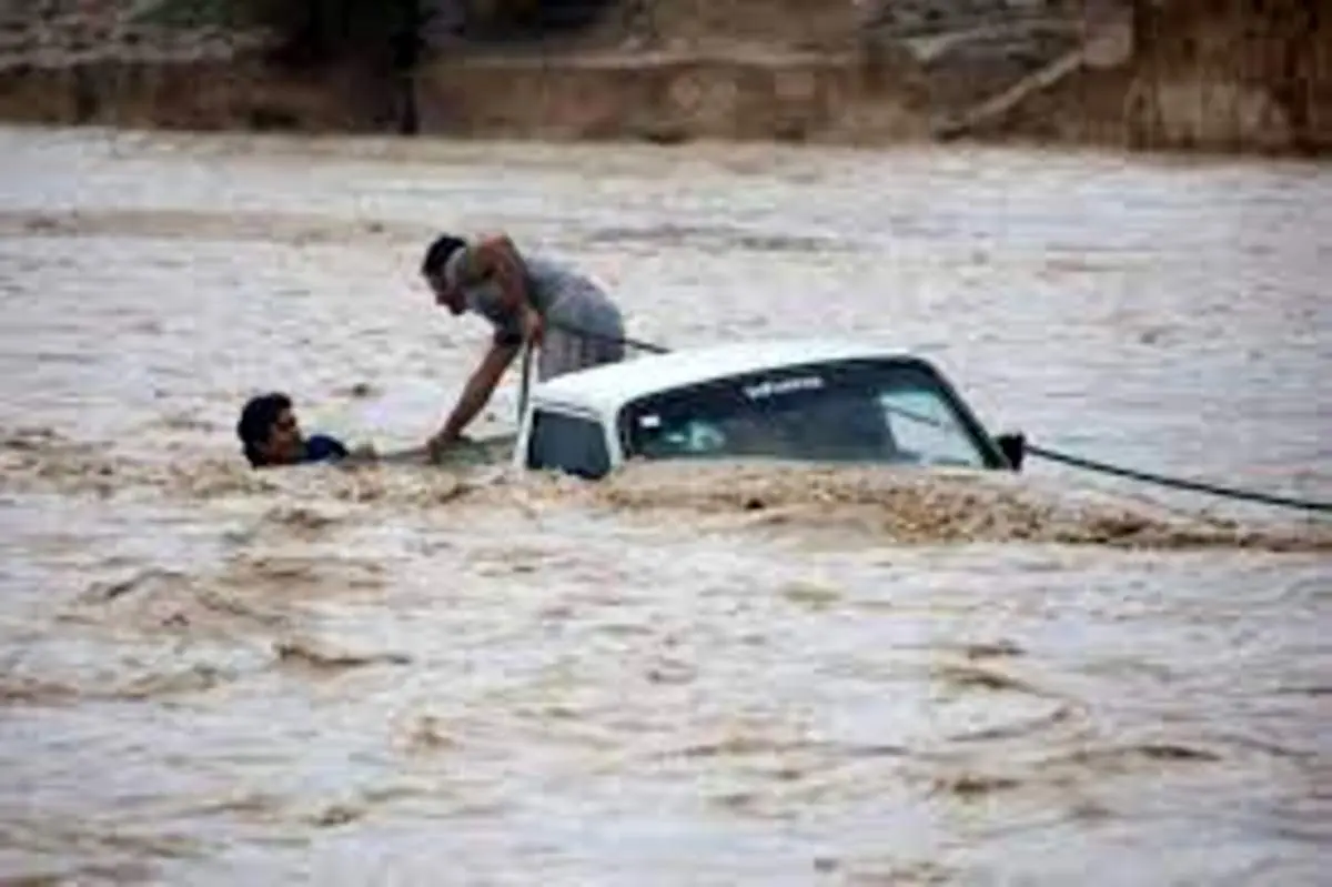خودرو به جامانده از سیل + فیلم