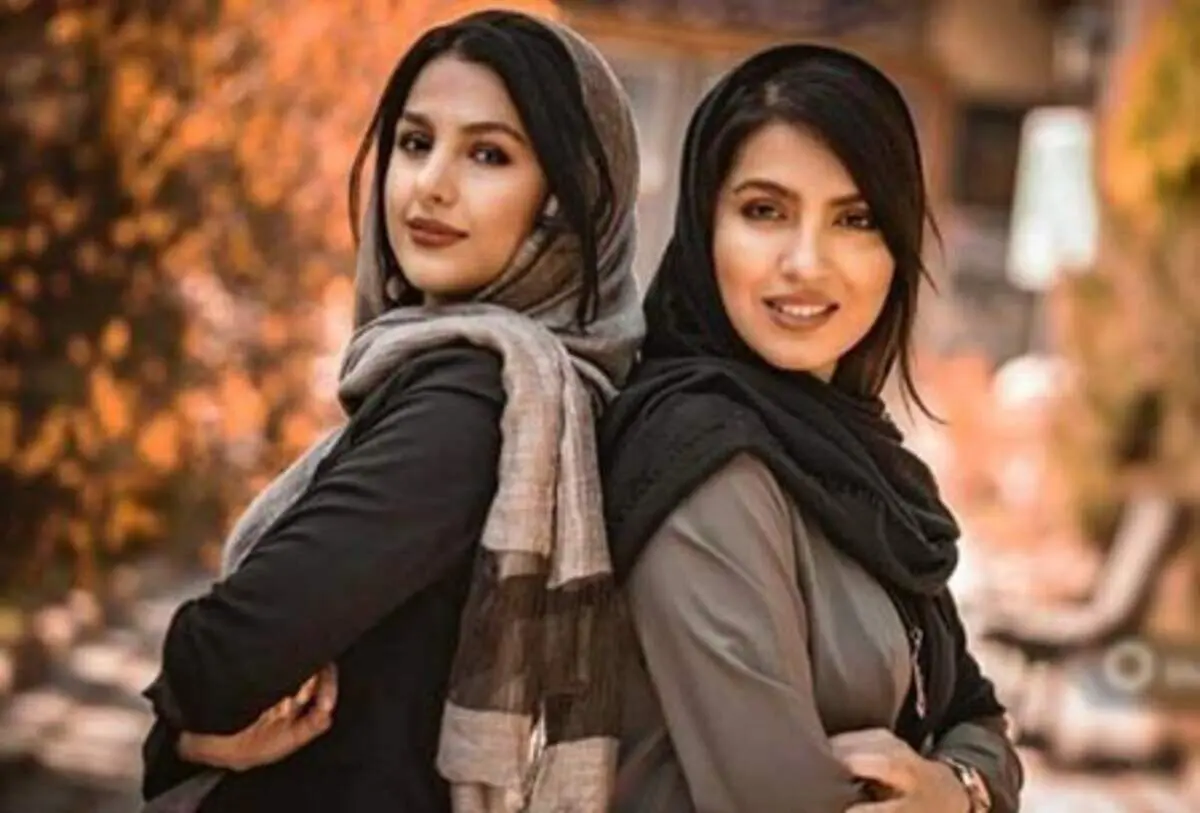 سلفی خندان مونا کرمی و جوانه دلشاد+ عکس